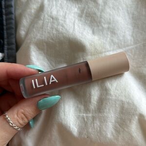 Ilia liquid powder eye tint